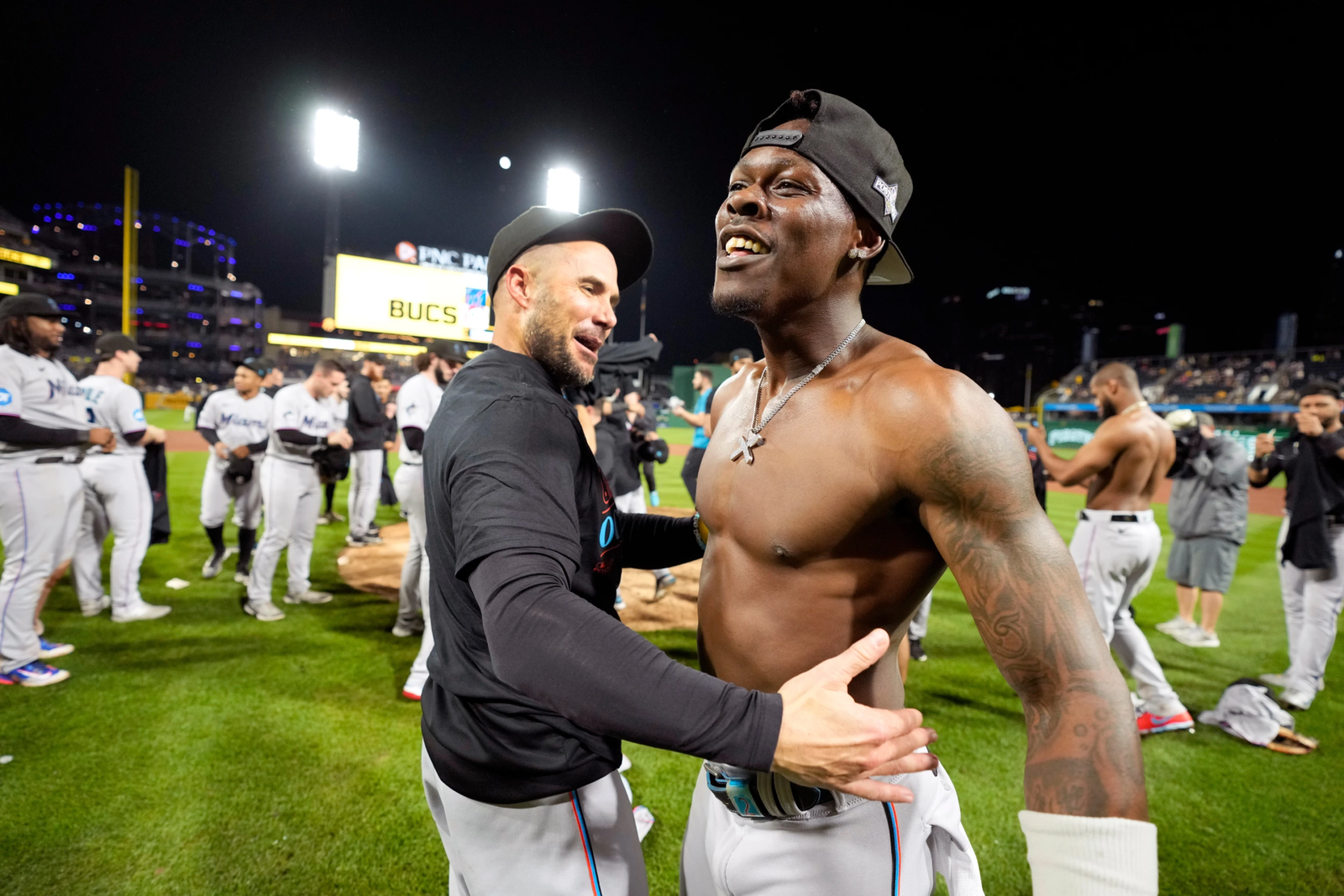 Rangers y Astros podrían ganar su división con récord perdedor