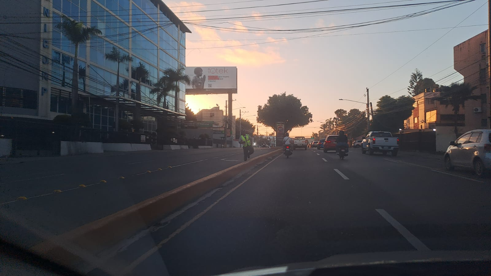 Viernes de calor y pocas lluvias en RD; Fay y Gonzalo siguen lejos