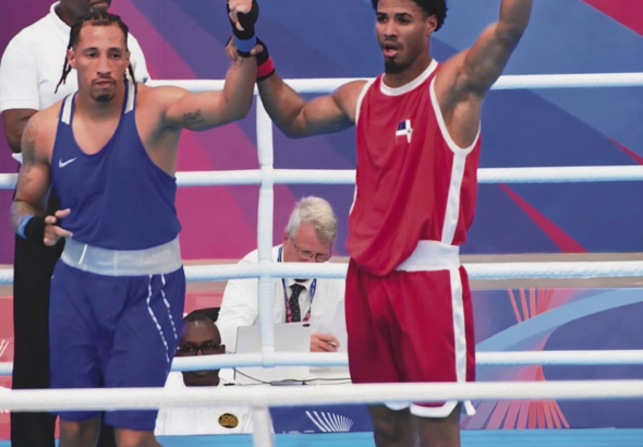 El oro del sacrificio: Campeón de boxeo Noel Pacheco lavaba carros y empacaba en La Sirena para sustentar a su madre enferma
