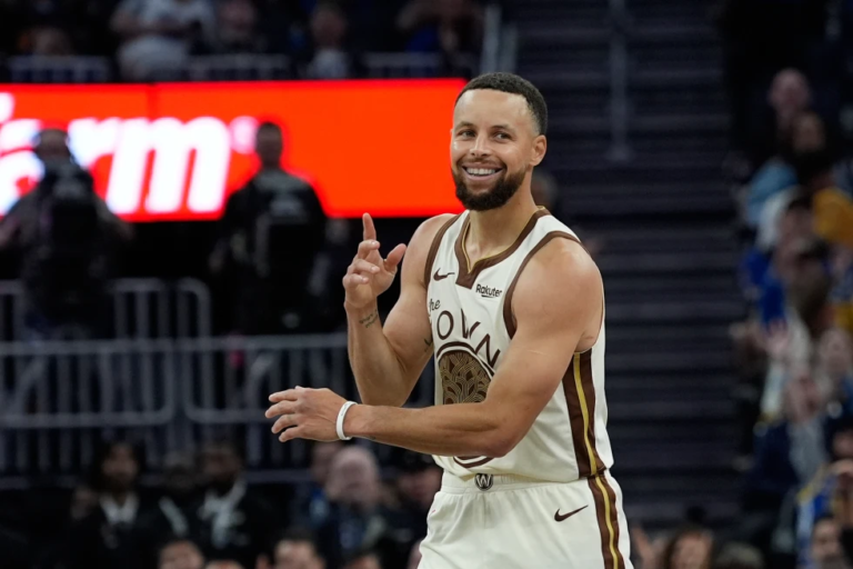 Stephen Curry firma extensión de 116 millones con Warriors