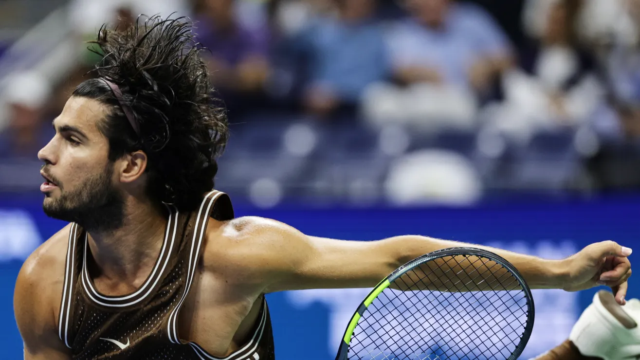 ¡Rugido de campeón! Alcaraz espanta los fantasmas de la lesión, aplasta a Faria y avanza en el US Open