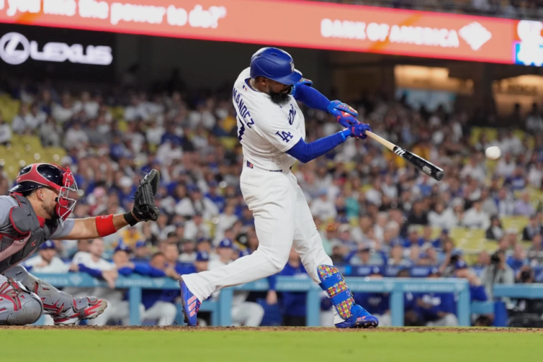 ¡Héroe en Hollywood! El dominicano Teoscar Hernández pega doblete de oro en la novena y salva a los Dodgers