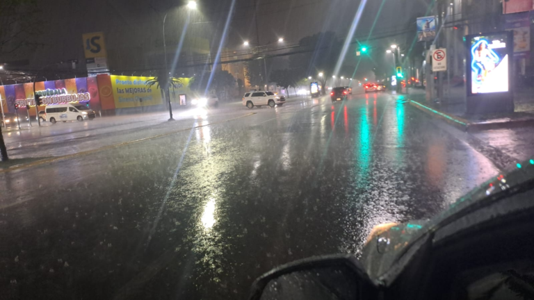 Alerta meteorológica: Onda tropical y vaguada provocarán fuertes aguaceros y tormentas eléctricas este domingo