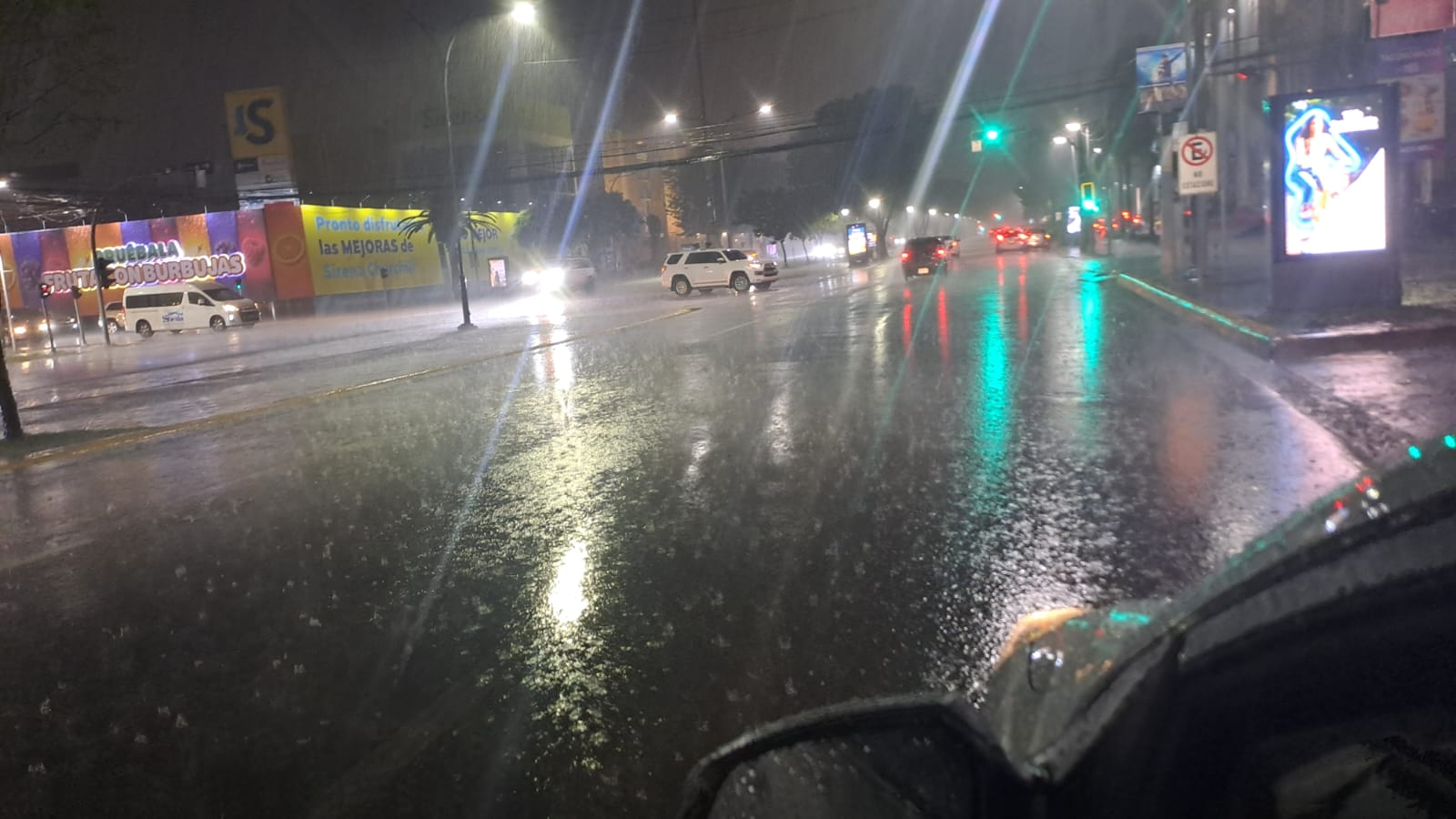 Alerta meteorológica: Onda tropical y vaguada provocarán fuertes aguaceros y tormentas eléctricas este domingo