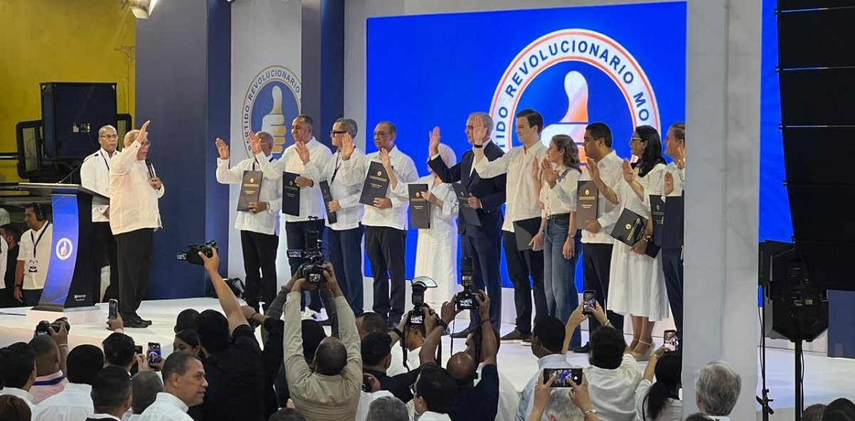 El PRM renueva su mando: Juramentan a Luis Abinader como presidente del partido oficialista hasta el 2030