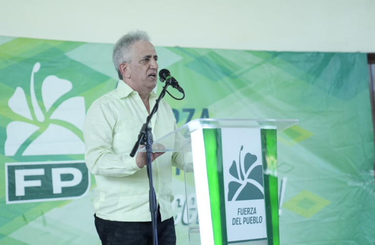 “Perdón por apoyar al PRM”, exclama dirigente oficialista al pasar a la FP en multitudinario acto en San Juan