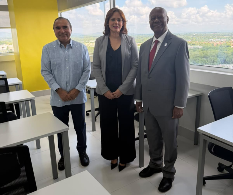 Dirigencia de Fuerza del Pueblo visita Universidad del Norte en Santo Domingo Norte