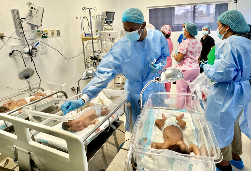 Emergencia sanitaria: Investigan brote de bacteria mortal en hospital de Monte Plata tras deceso de dos bebés