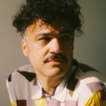 Alex Ferreira cantautor dominicano concierto acústico Tiny Desk de NPR 2026