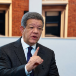 Leonel Fernández asegura en NY que la Fuerza del Pueblo lidera la intención de voto con más del 40%.