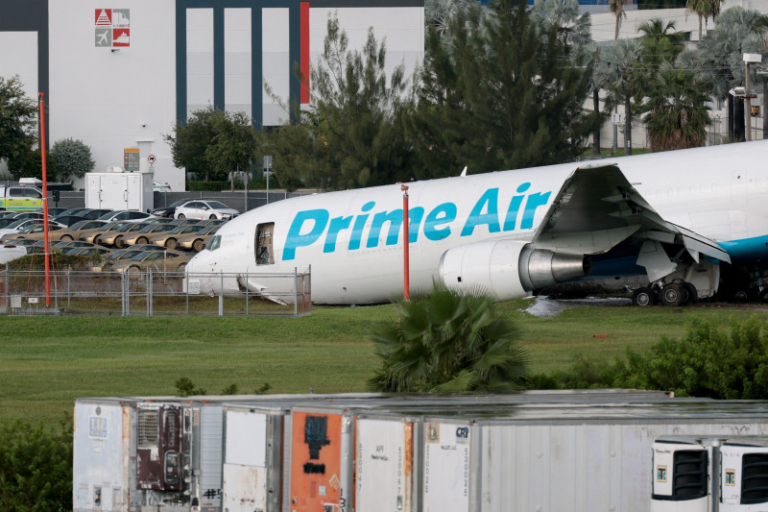Investigadores federales buscan determinar qué falló en el trágico aterrizaje en Miami