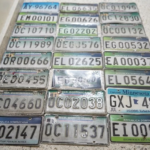 Tránsito vehicular en Santo Domingo con un enfoque en las placas oficiales y gubernamentales reguladas por la DGII