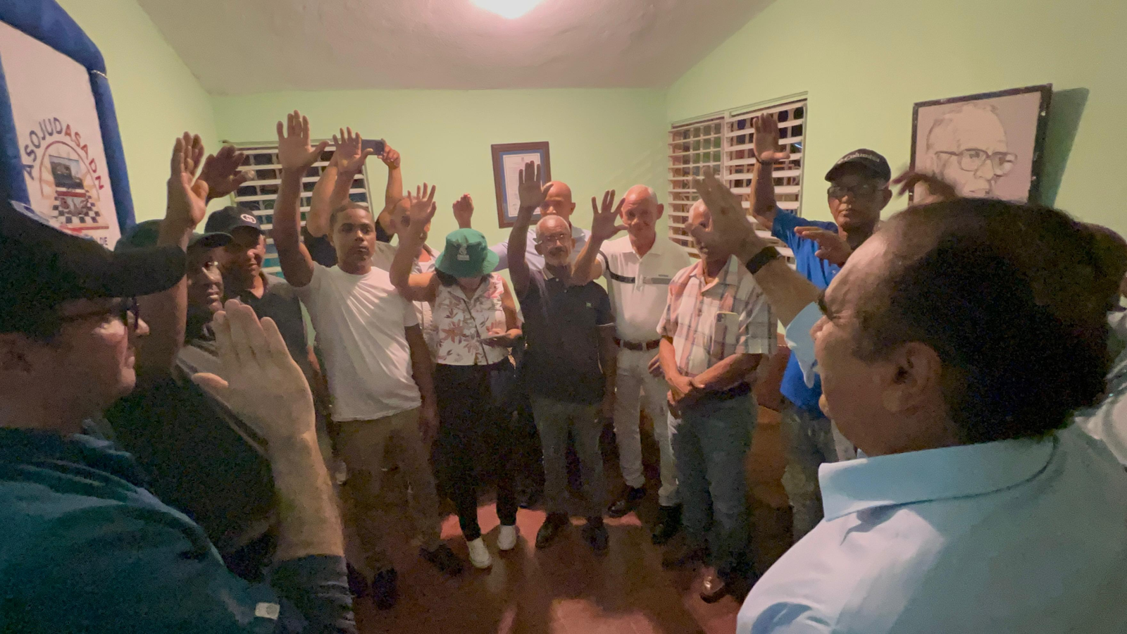 Víctor Pavón juramenta equipo político en Sabana Perdida