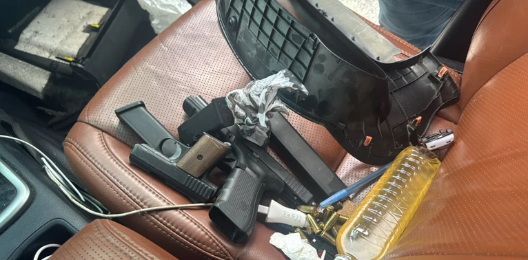 DNCD arresta a hombre con armas ocultas en camioneta en SDO