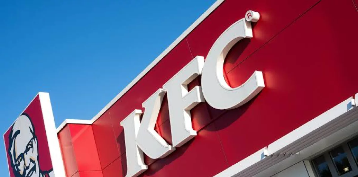 KFC pide disculpas a Karen Yapoort tras polémica publicación