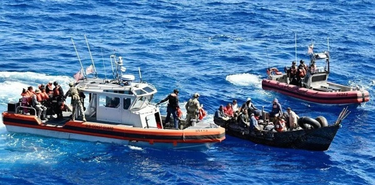 Guardia Costera repatria a 63 migrantes interceptados en el Canal de la Mona