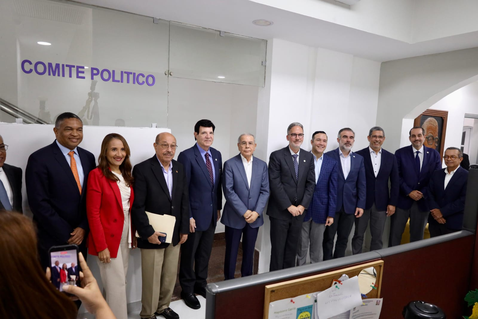 AIRD se reúne con Danilo Medina y la dirección del PLD para abordar la economía nacional