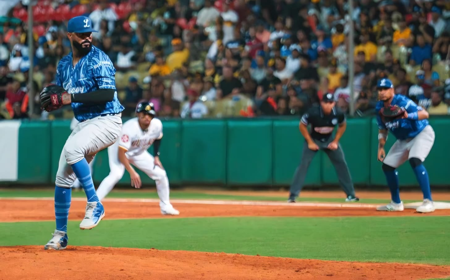 Licey vence 6-2 a las Águilas con 14 hits y sigue líder