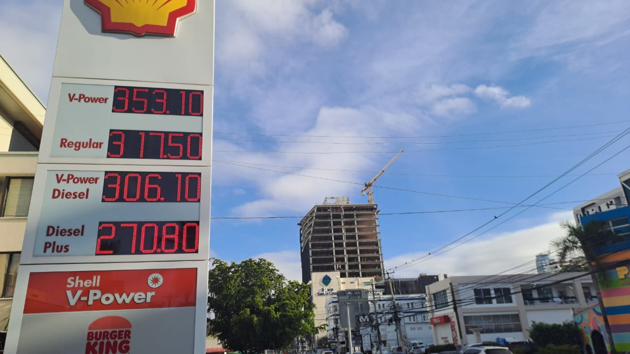 Combustibles en RD: Congelan gasolinas en precios históricos