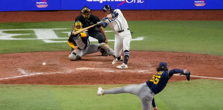 Rays remontan ante Brewers y evitan la barrida en la Serie Mundial