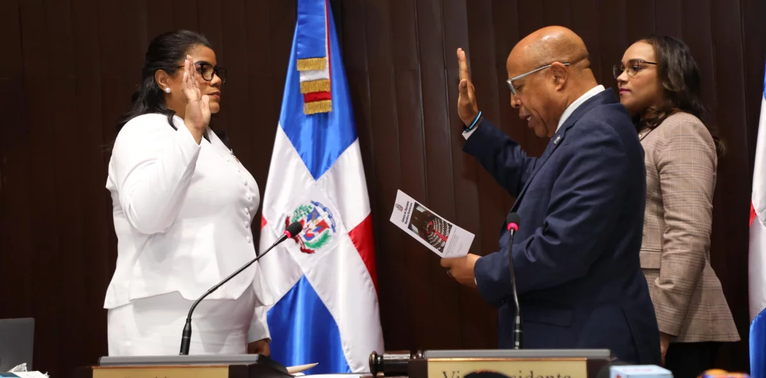 Minerva Frías asume la curul de su padre en la Cámara de Diputados