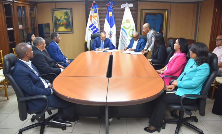 DGJP e INAVI acuerdan servicios funerarios para empleados y sus familias