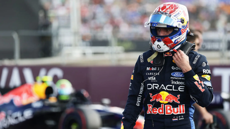 Verstappen logra la pole en Malasia y frena a Mercedes