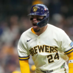 Cerveceros vencen 3-2 a Padres en polémico inicio de serie