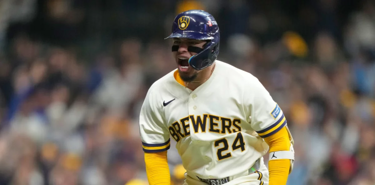 Cerveceros vencen 3-2 a Padres en polémico inicio de serie