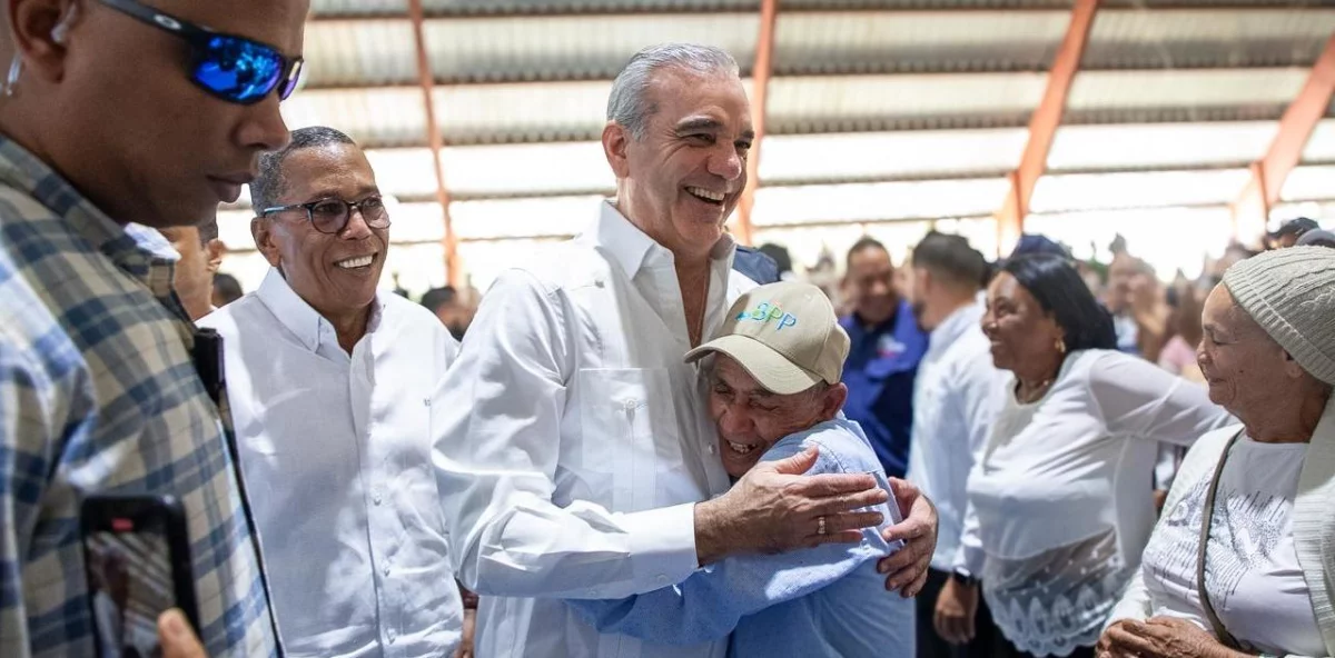 Abinader lanza el plan "Fogones por leña" en San José de Ocoa