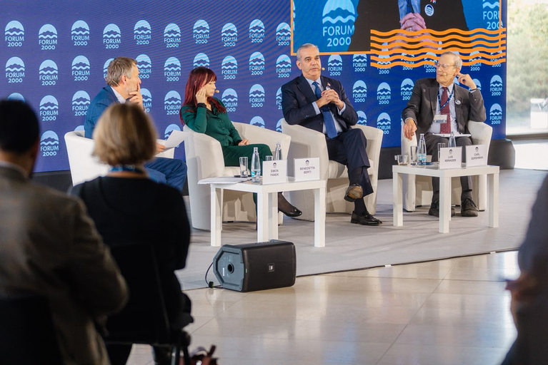 Abinader promete dejar el poder en 2028 y rechaza el continuismo