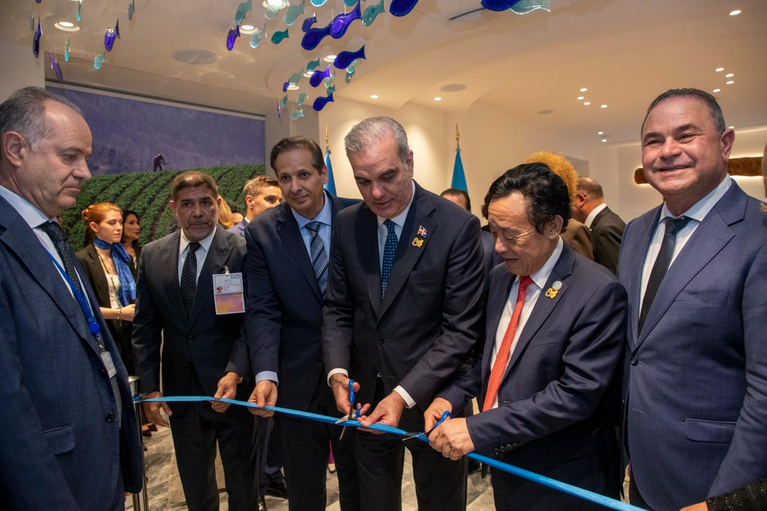 Abinader inaugura salón dominicano en la FAO en Roma