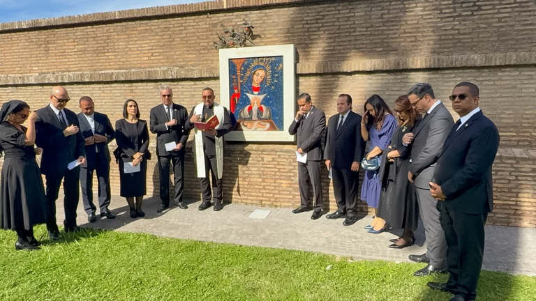 Abinader pide orar por la salud del papa León XIV