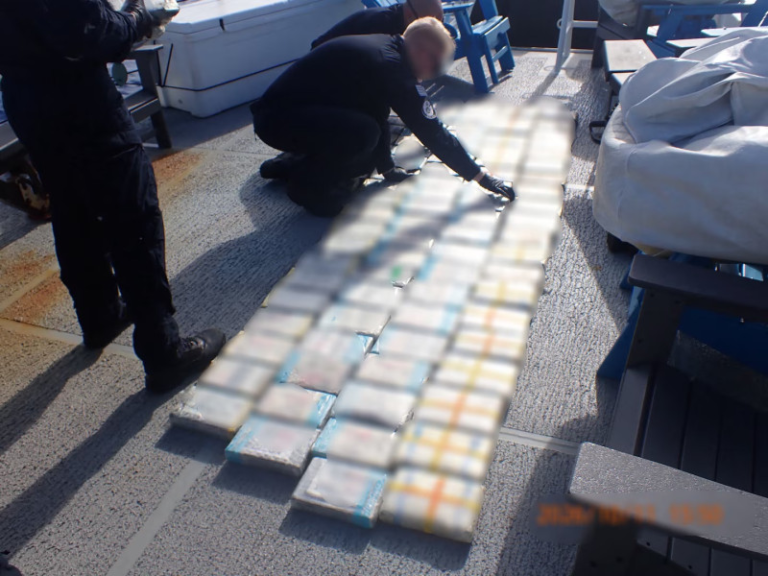 Golpe al narcotráfico: Interceptan embarcación con cargamento valorado en 5.5 millones de dólares