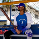 El jardinero de los Tigres del Licey, Kevin Alcántara, celebrando tras conectar cuadrangular en la LIDOM.