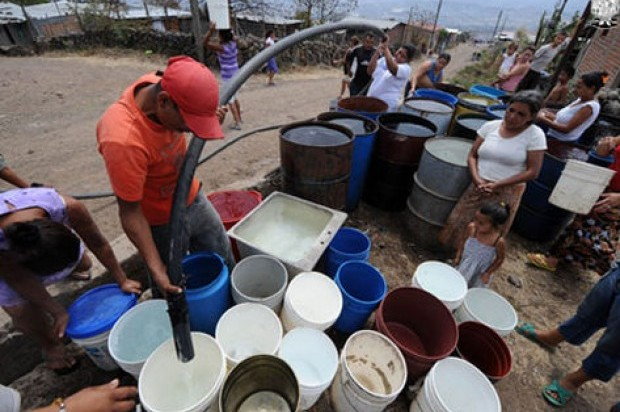 Crisis comunitaria: Familias llevan semanas sin recibir el líquido y lanzan fuerte advertencia a las autoridades